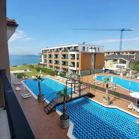 アパート Beachfront Apartments, Sarafovo ブルガス