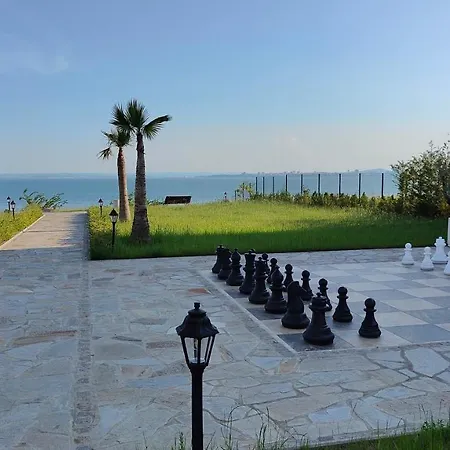 Beachfront Apartments, Sarafovo アパート